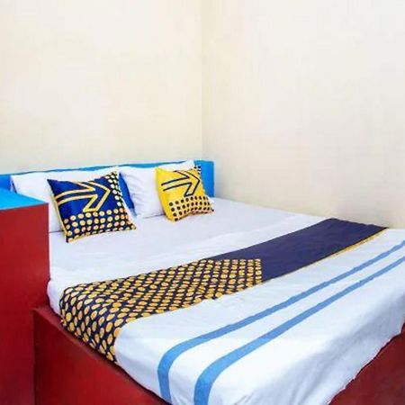 Spot On 2473 Buana Jaya Guest House Чилачап Экстерьер фото