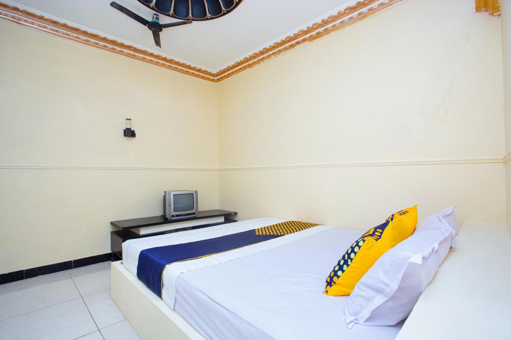 Spot On 2473 Buana Jaya Guest House Чилачап Экстерьер фото