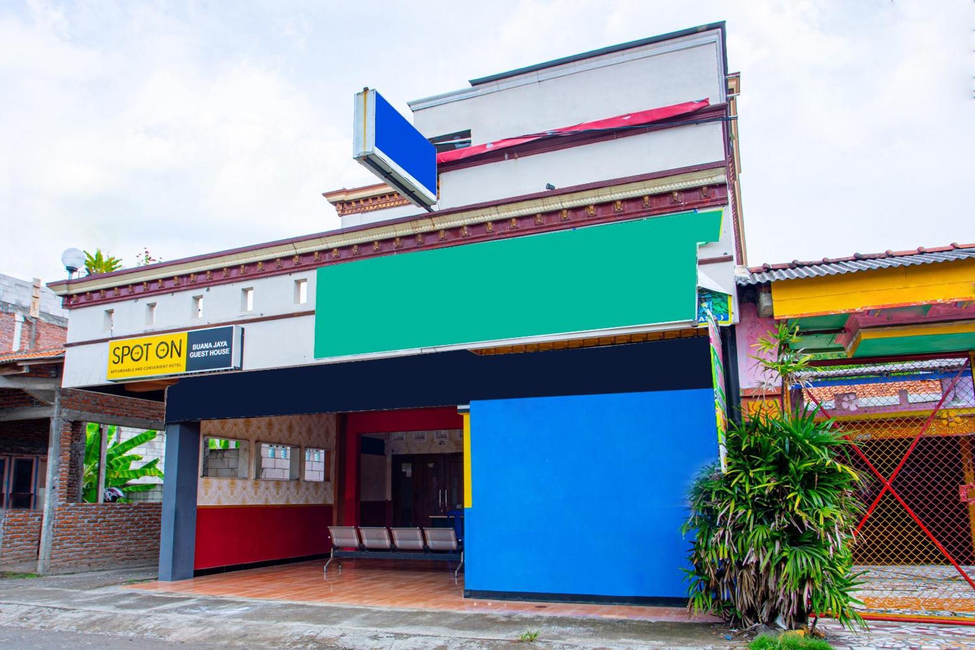 Spot On 2473 Buana Jaya Guest House Чилачап Экстерьер фото