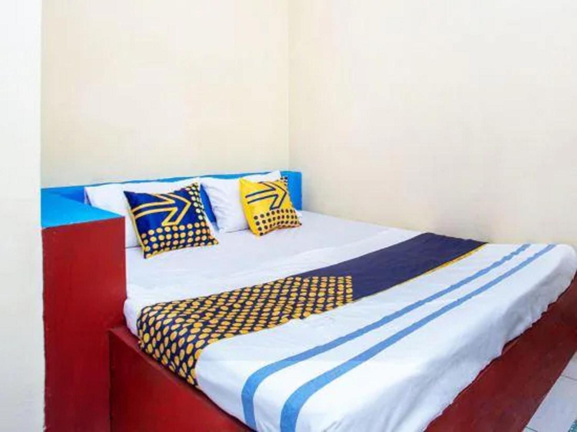 Spot On 2473 Buana Jaya Guest House Чилачап Экстерьер фото