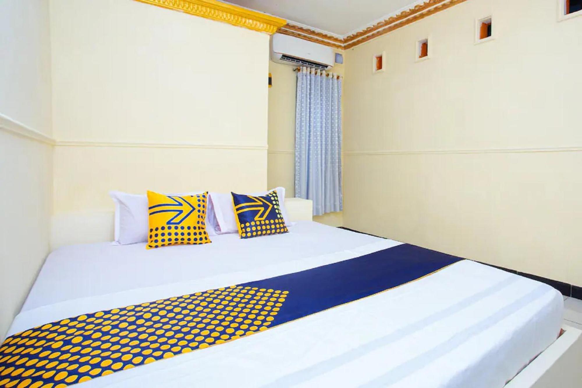 Spot On 2473 Buana Jaya Guest House Чилачап Экстерьер фото