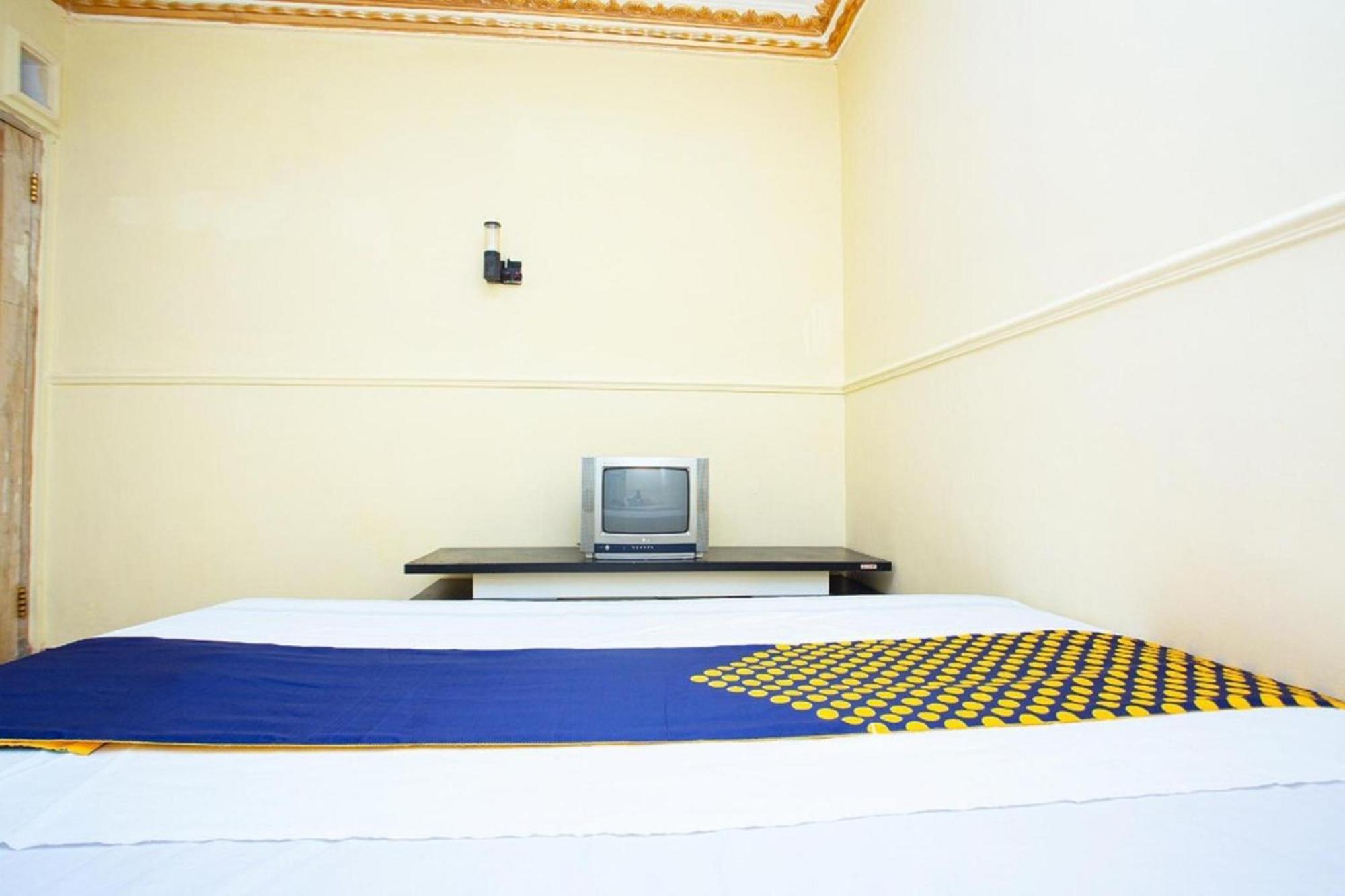 Spot On 2473 Buana Jaya Guest House Чилачап Экстерьер фото